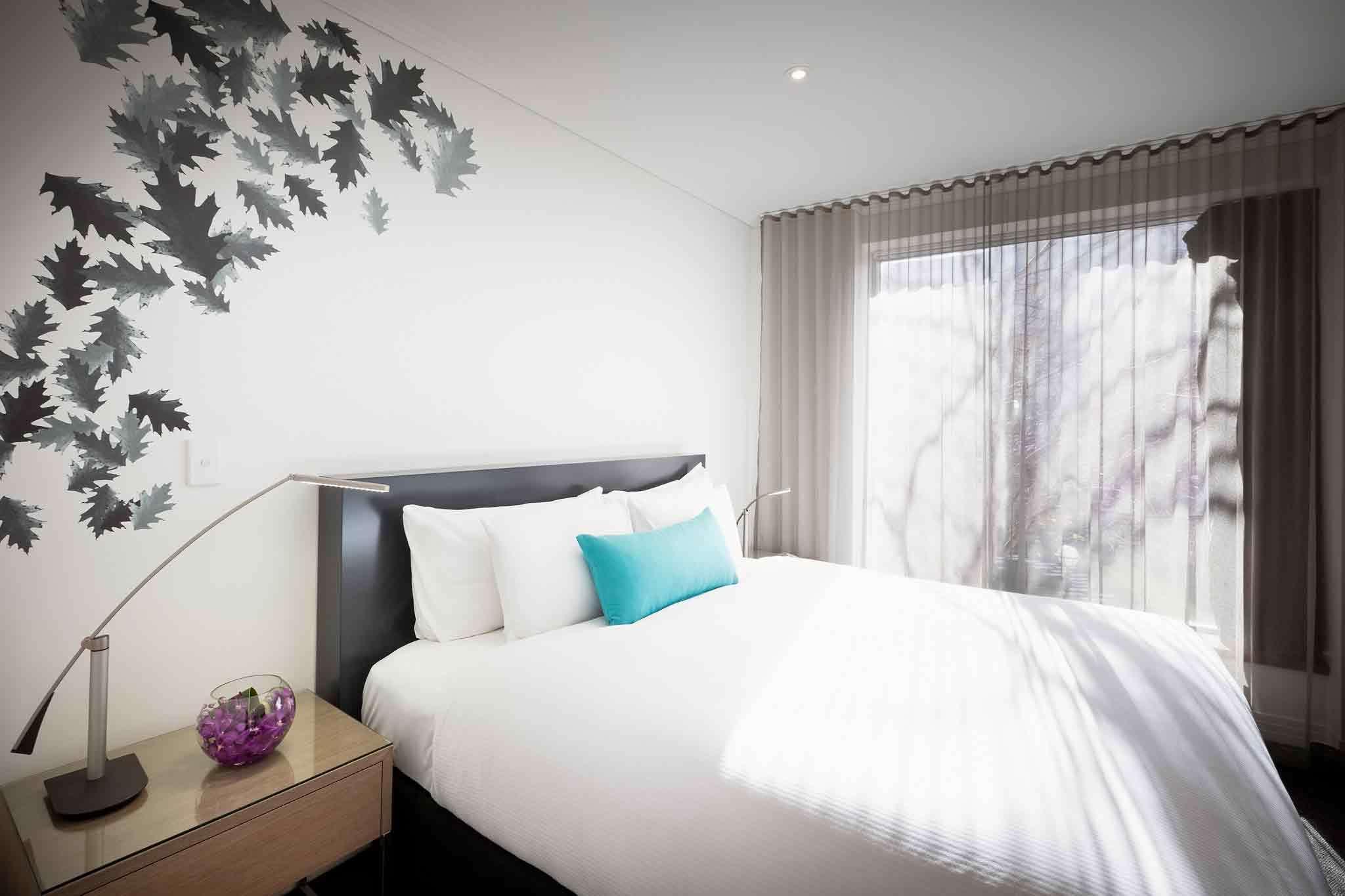 The Como Melbourne Ngoại thất bức ảnh A bedroom at the hotel