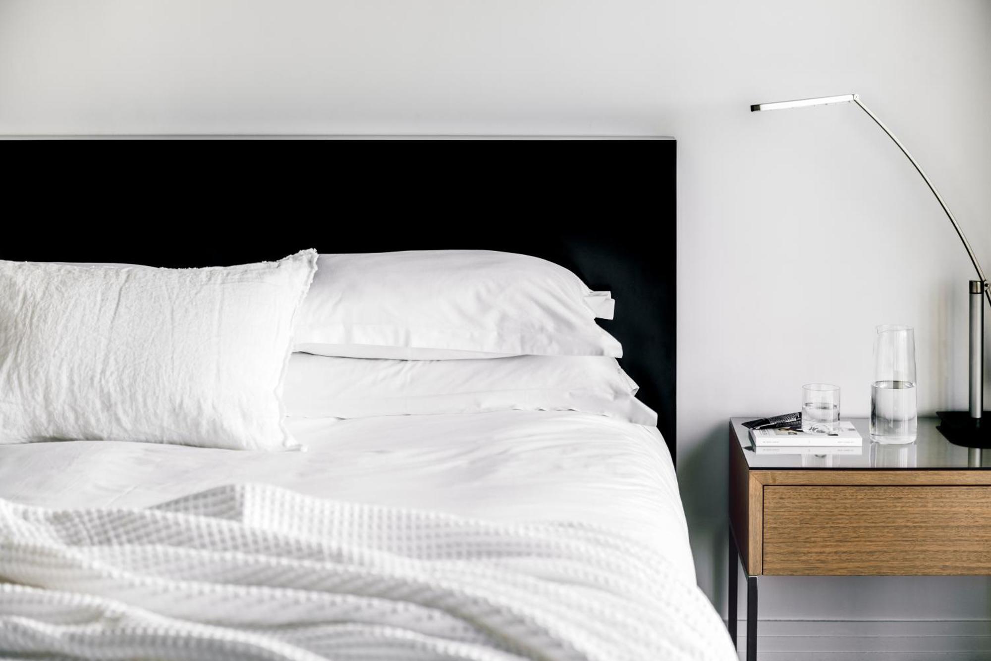 The Como Melbourne Ngoại thất bức ảnh A bed with a black headboard