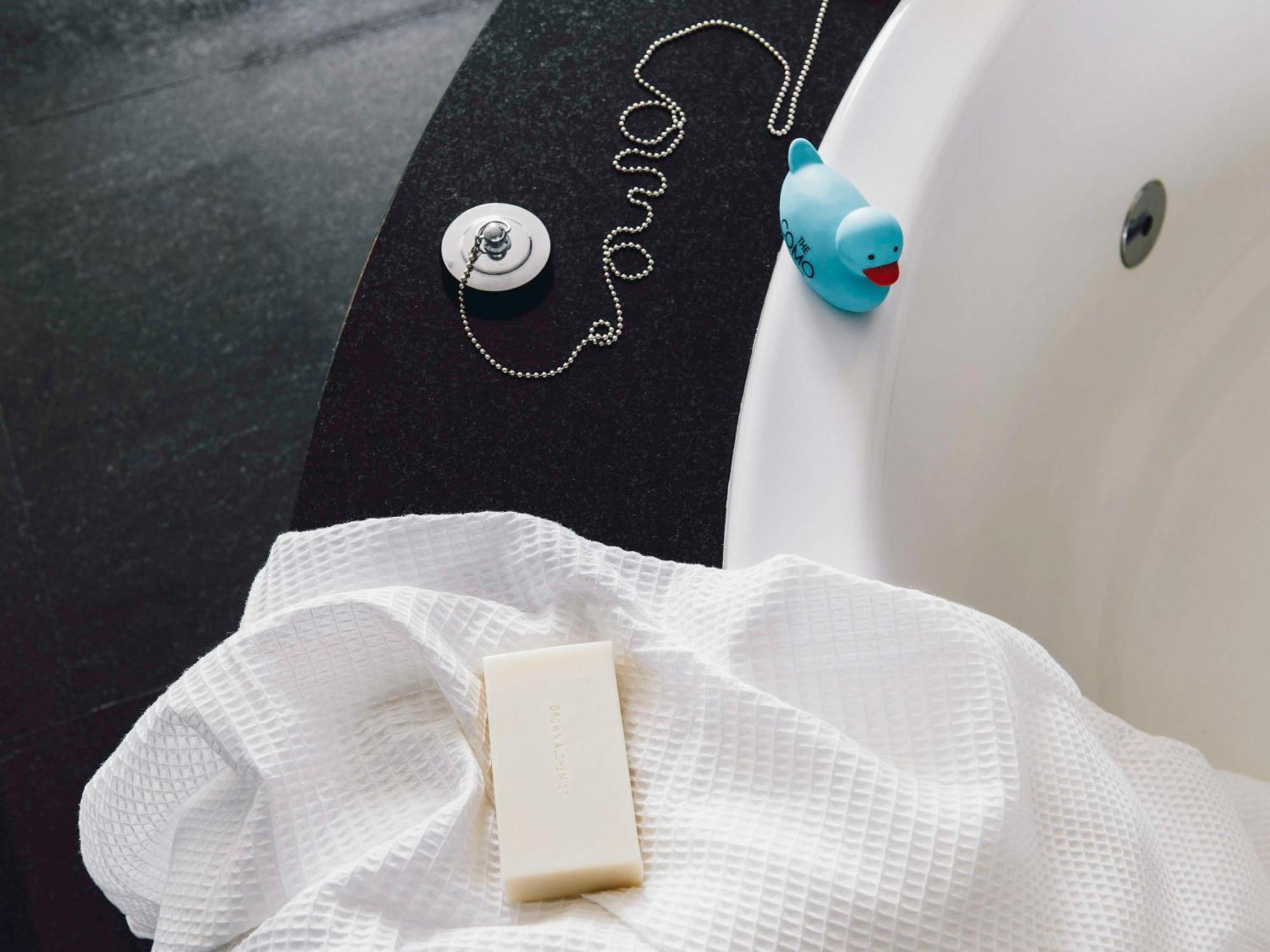 The Como Melbourne Ngoại thất bức ảnh A bath duck