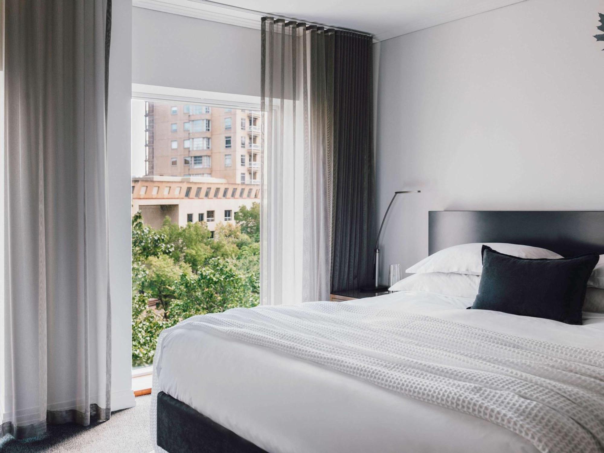 The Como Melbourne Ngoại thất bức ảnh A bedroom at the Standard East Village